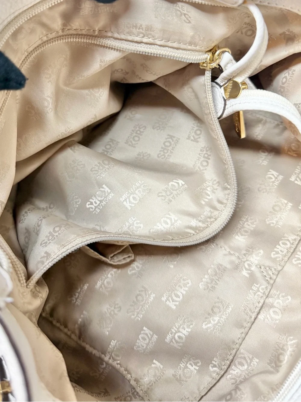 PRE LOVED MICHAEL KORS Bedford Leather Bag Ivory